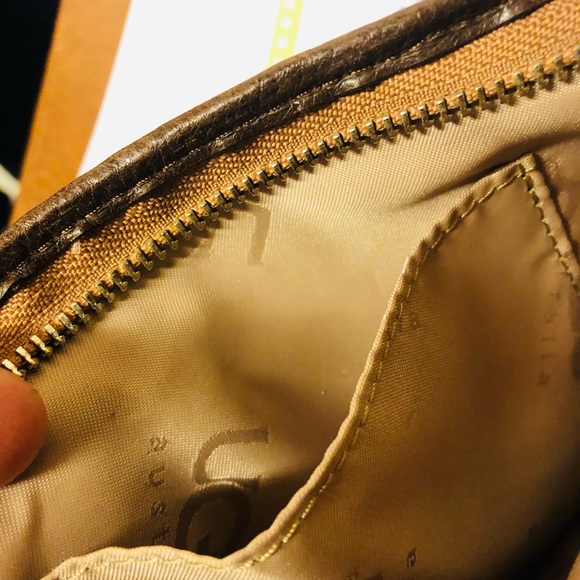 UGG Mini Purse. - Picture 3 of 12